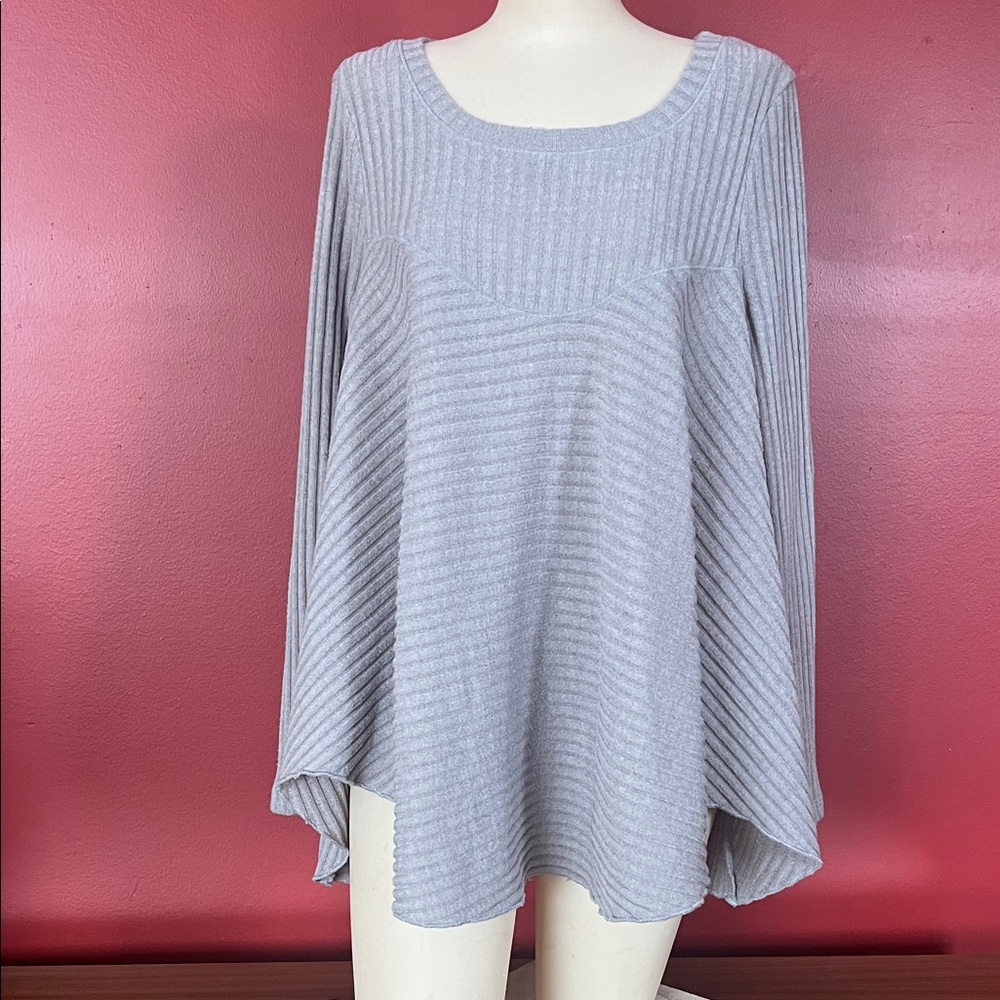 Like new Suzanne Betro Light Gray Ribbed Long Sleeve Top